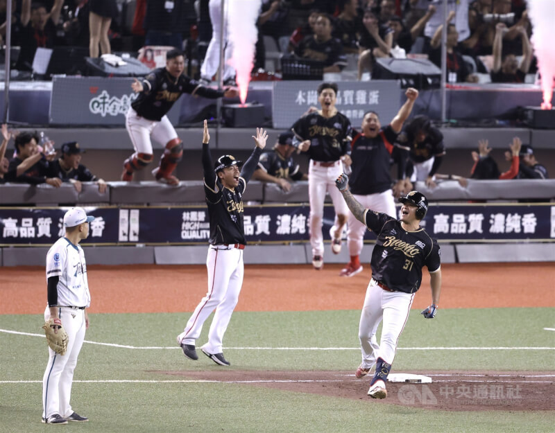 www-WebPhotos-800-20250907-2000x1563_wmky_71051394485276_202509070135000000