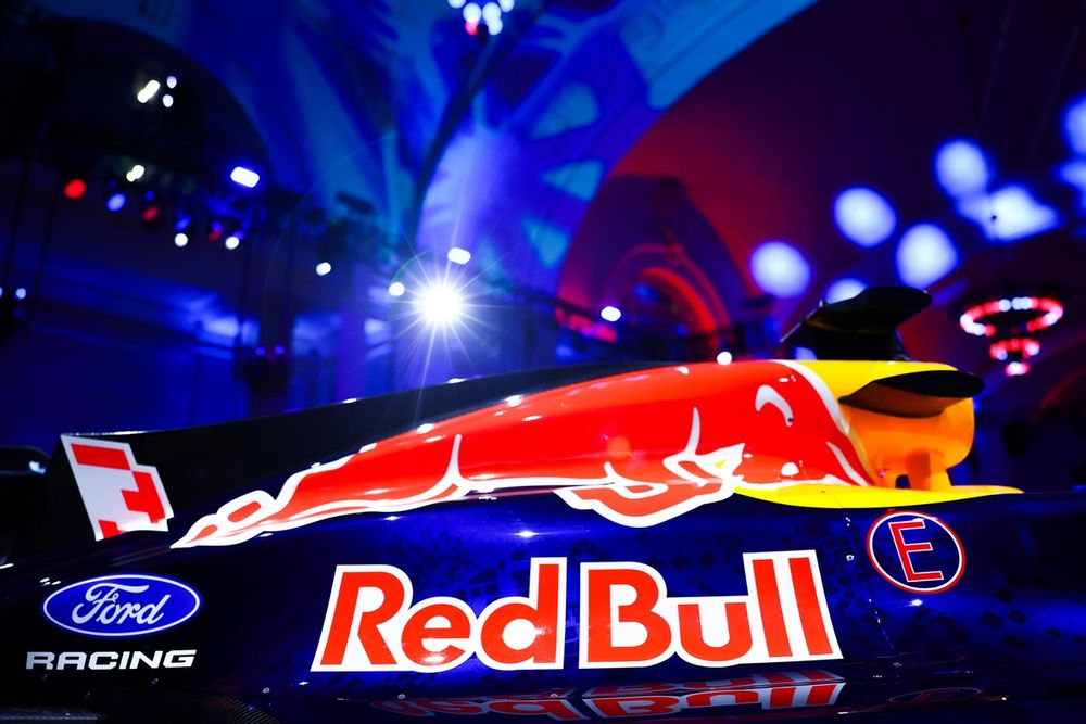 images-mgl-Y9lLwVx2-s1000-red-bull-racing-livery