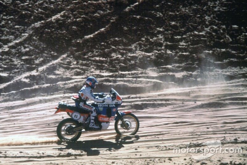 images-mgl-6Oe7QOw2-s1000-dakar-dakar-1987-95-cyril-neveu-honda