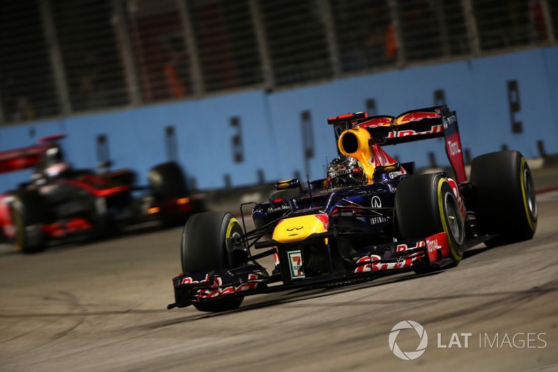 images-mgl-6bpABxe2-s1000-f1-singapore-gp-2012-sebastian-vettel-red-bull-racing-rb8