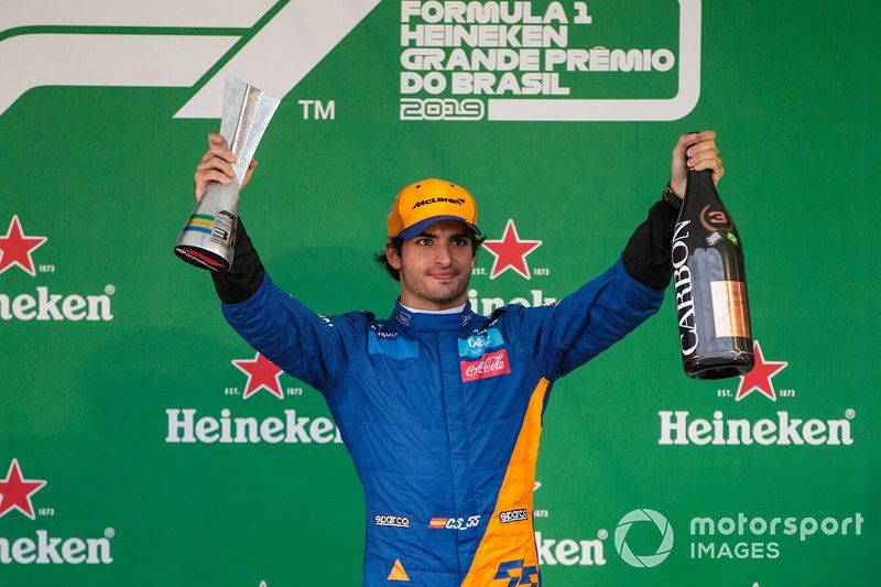 images-mgl-YEQkNx1Y-s1000-carlos-sainz-jr-mclaren-celebr-1