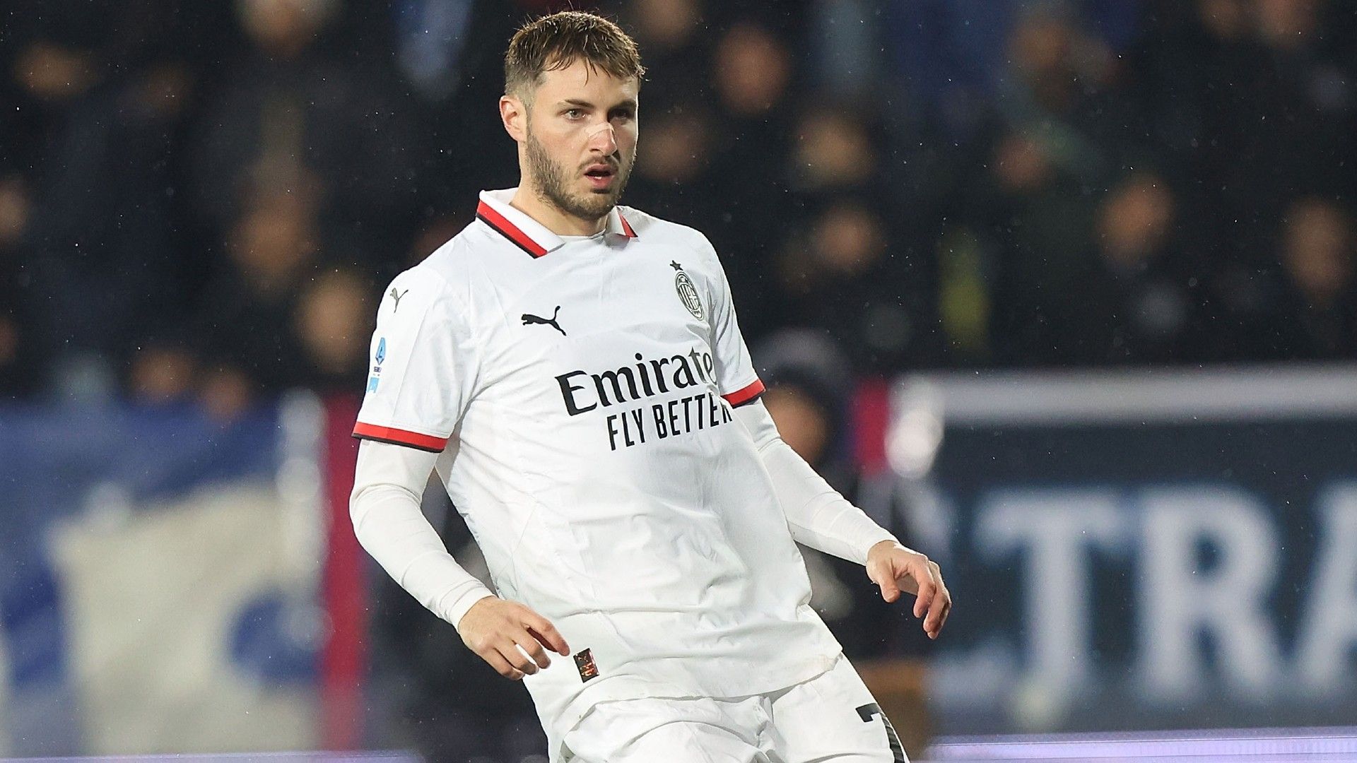 images-v3-blte4fc6b75d905a838-170225%20Santiago%20Gimenez%20of%20AC%20Milan%20looks%20on%20during%201920