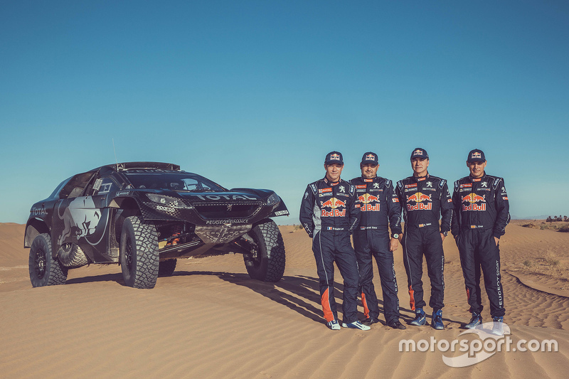static-img-mgl-5000000-5040000-5046000-5046500-5046508-s8-dakar-peugeot-2008-dkr16-drivers-announcement-2015-sebastien-loeb-daniel-elena-carlos-sain