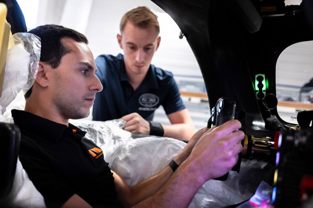 images-mgl-0k7ajMV0-s1000-pipo-derani-genesis-magma-raci