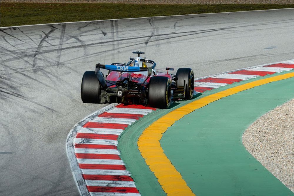 images-mgl-0kZAdAj6-s1000-lewis-hamilton-ferrari