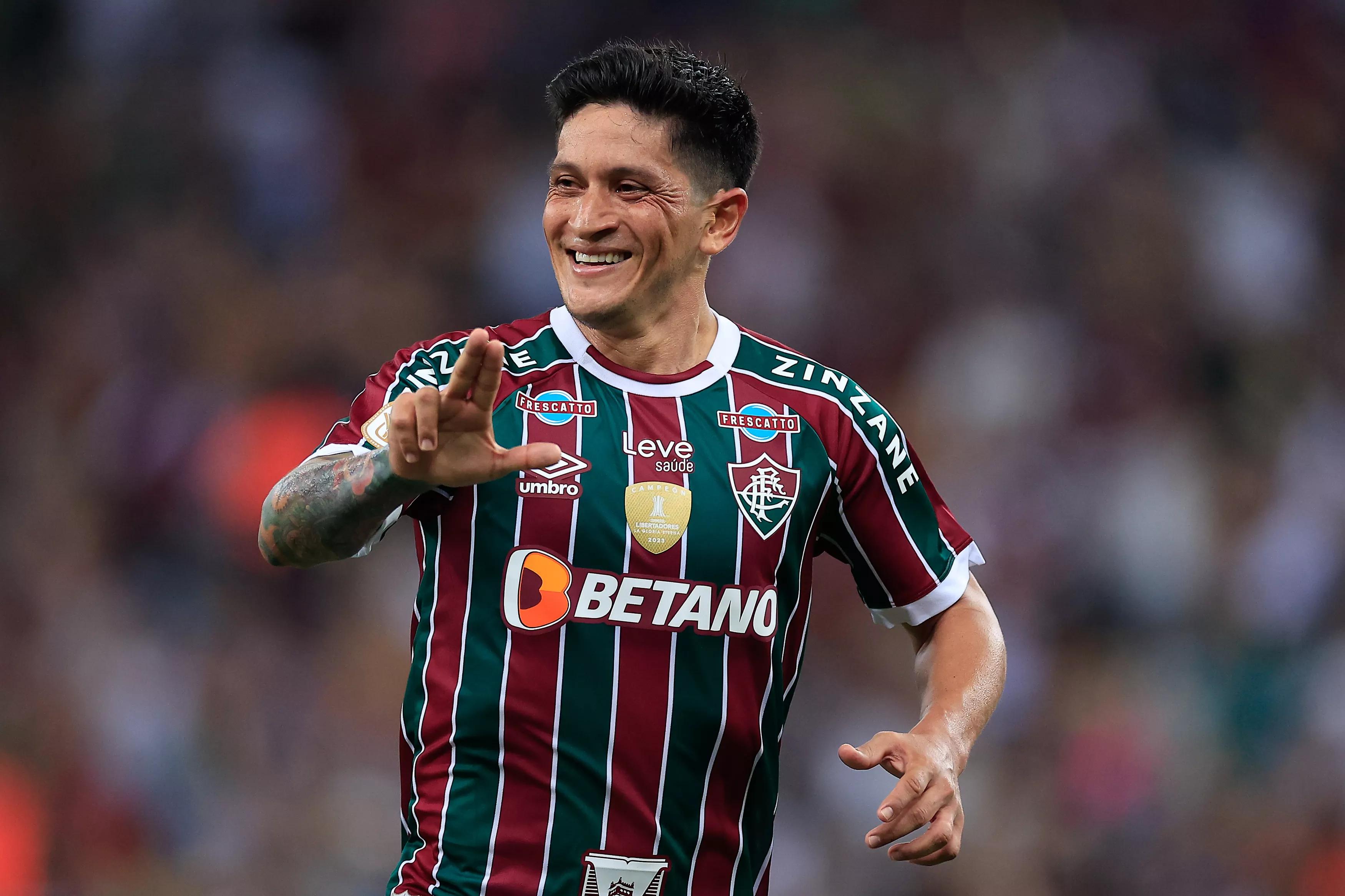 transform-6b97606c-24d3-4bb1-bcce-7d182d2e1da1-German-Cano-celebrates-scoring-for-Fluminense-by-doing-the-double-L