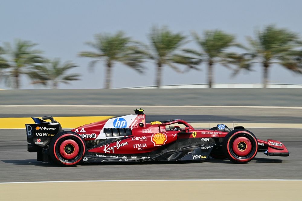 images-mgl-24vwxe56-s1000-lewis-hamilton-ferrari