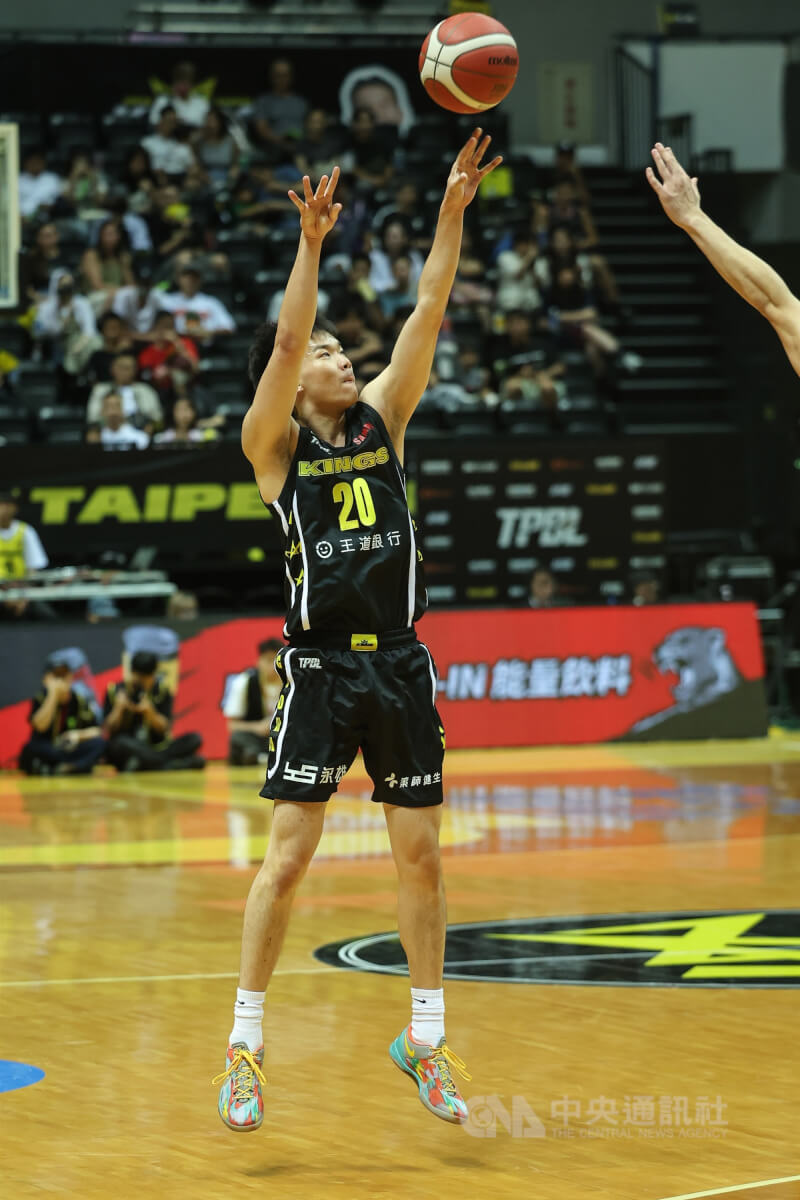 www-WebPhotos-800-20251012-2000x3000_wmky_39926082402613_202510120092000000