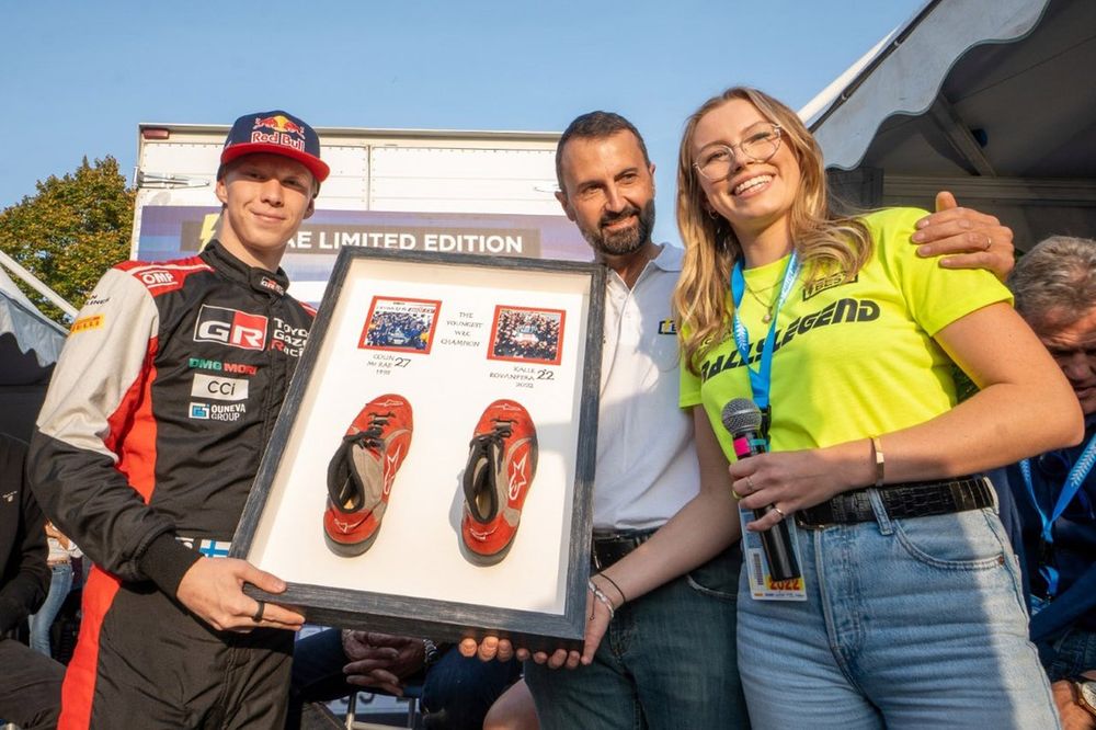 images-mgl-Y99dw3GY-s1000-kalle-rovanpera-receive-a-pair-1