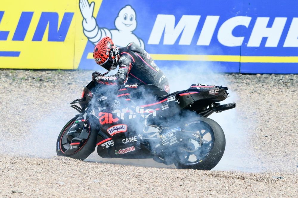 images-mgl-0mbBka52-s1000-lorenzo-savadori-crash-aprilia