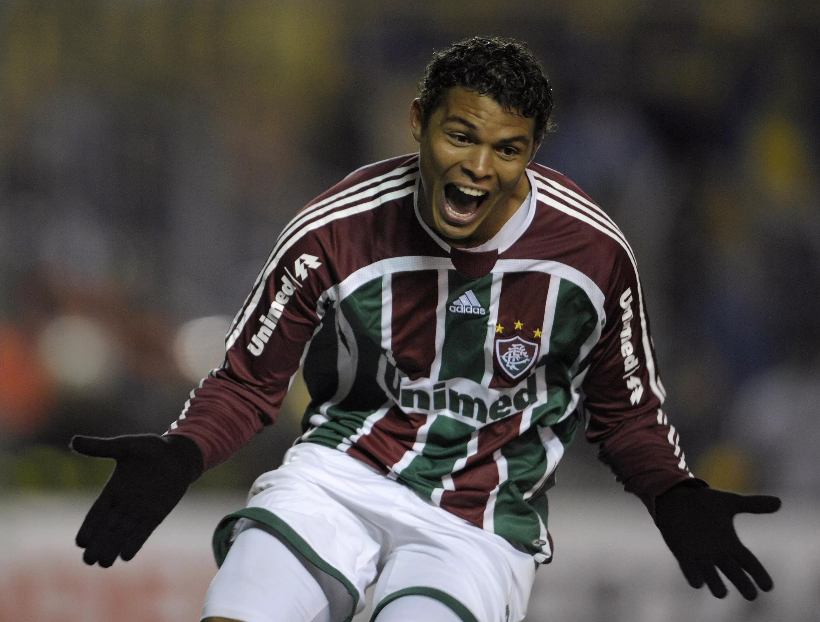 transform-53ecd22b-fbdf-4f91-85d6-be876fb692e8-Thiago-Silva-celebrates-scoring-for-Fluminense