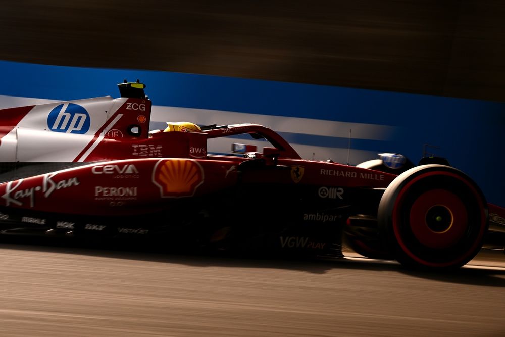 images-mgl-2QzVKxaY-s1000-lewis-hamilton-ferrari