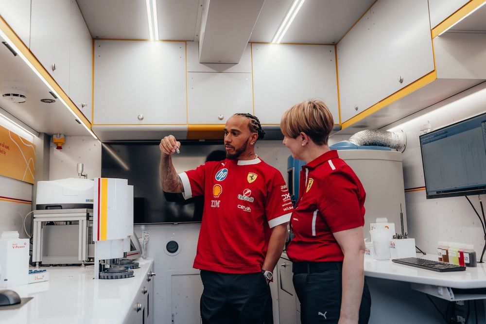 images-mgl-2wlEQGWY-s1000-scuderia-ferrari-hp-2025-shell