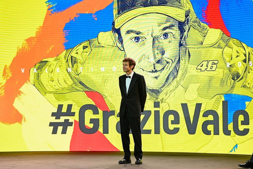 images-mgl-254A7pM0-s1000-valentino-rossi-petronas-yamah-1