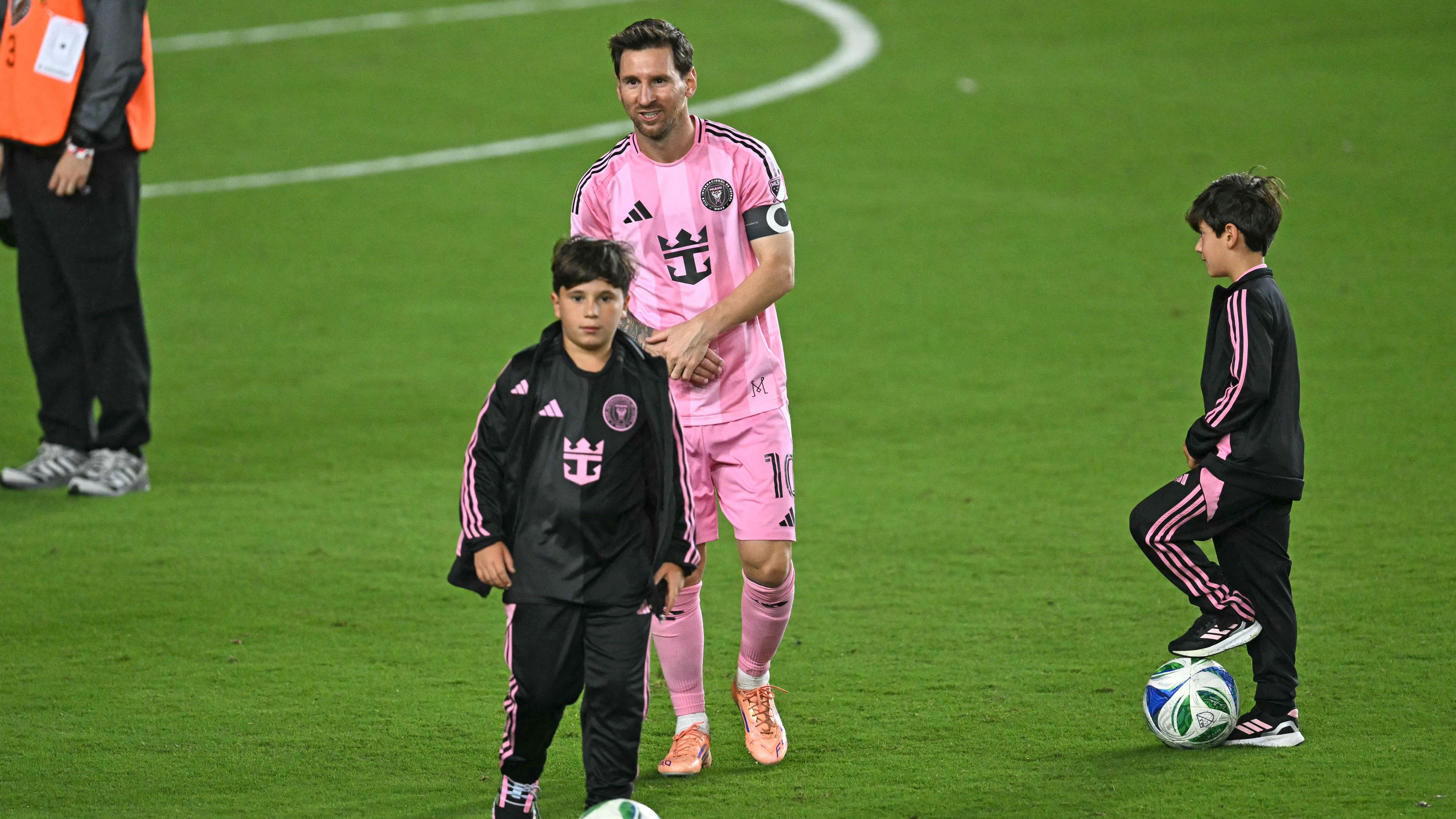 images-v3-getty-2248547251-crop-MM5DKMBQGU5DEOBRGU5G433XMU5DAORRGY4A====-GettyImages-2248547251