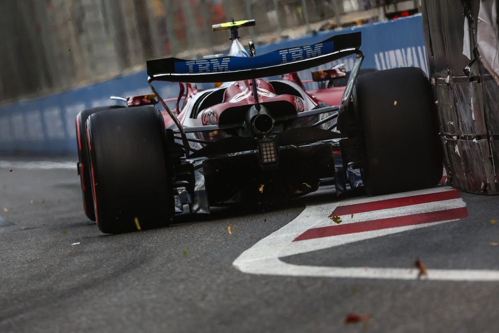 images-mgl-YXREL8P0-s1000-lewis-hamilton-ferrari