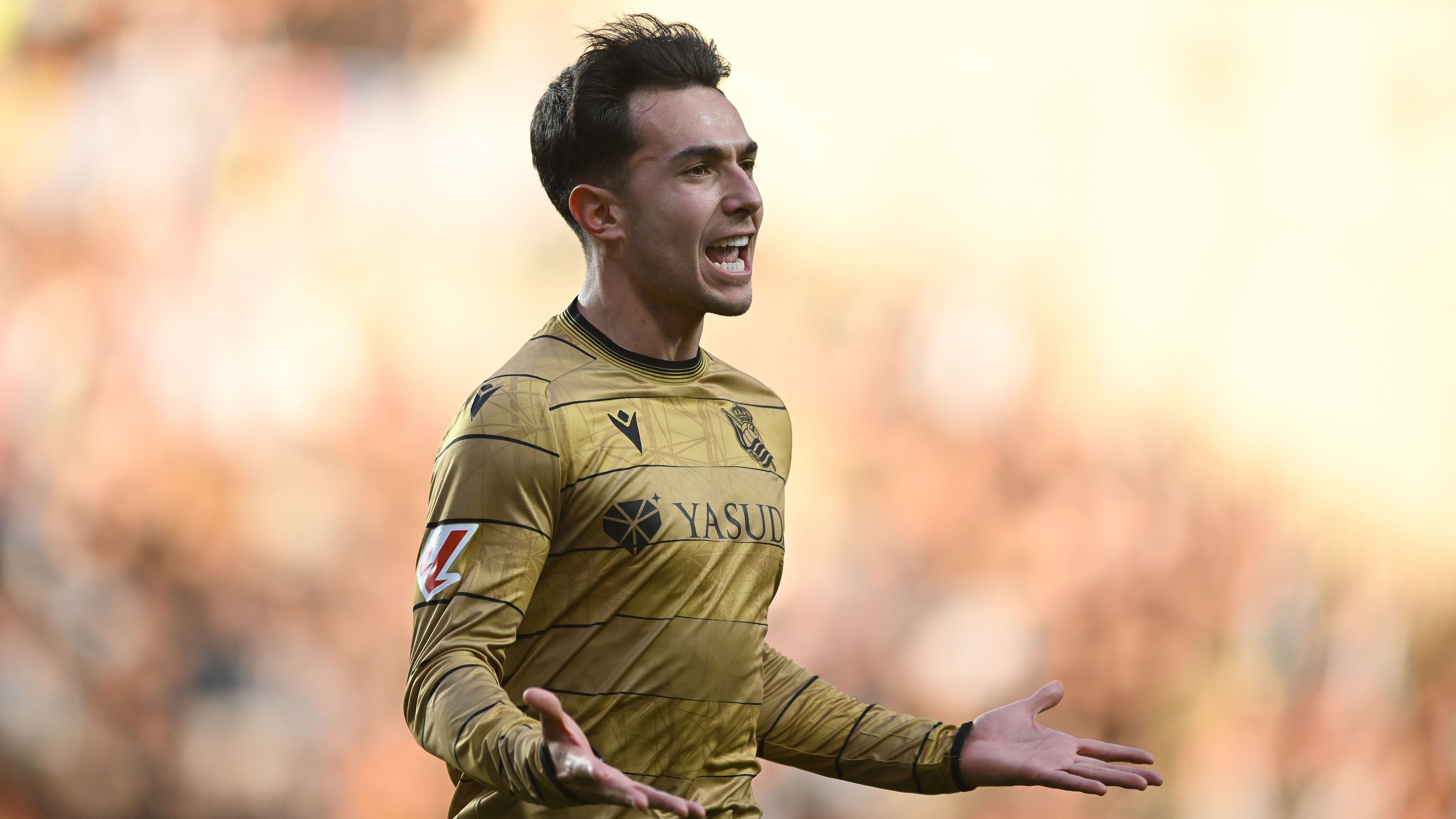 images-v3-getty-2205405648-crop-MM5DKMJUGM5DEOBZGM5G433XMU5DAORRHA4A====-GettyImages-2205405648