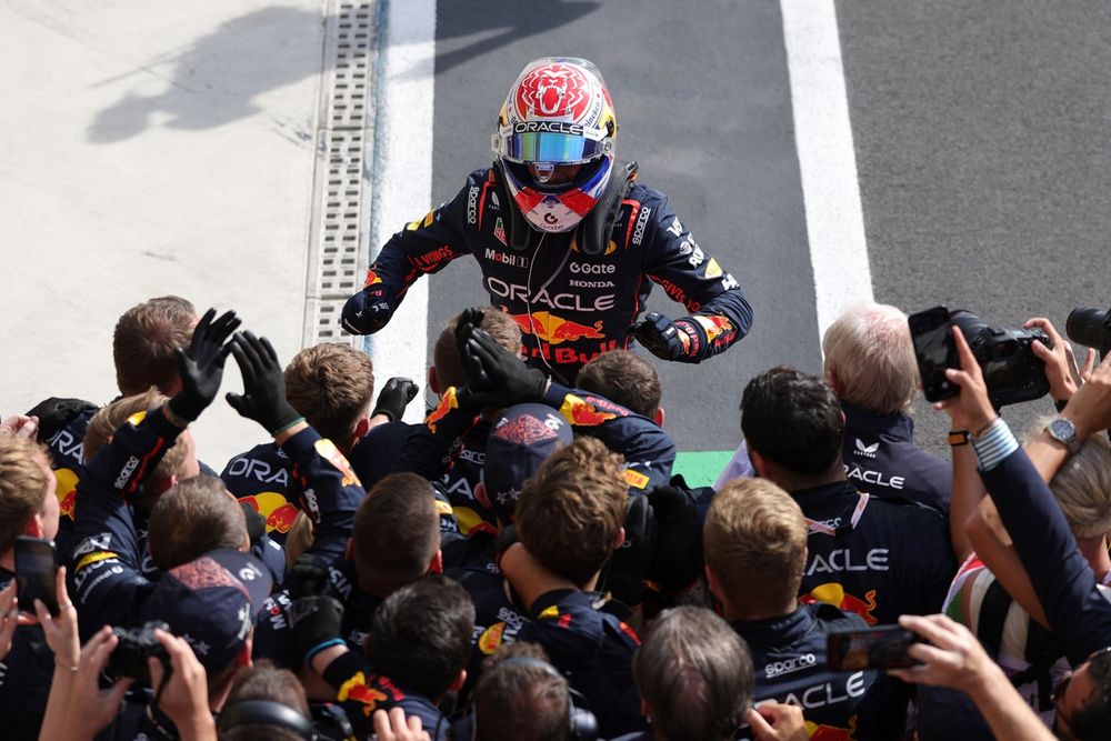 images-mgl-6xEwppj0-s1000-max-verstappen-red-bull-racing