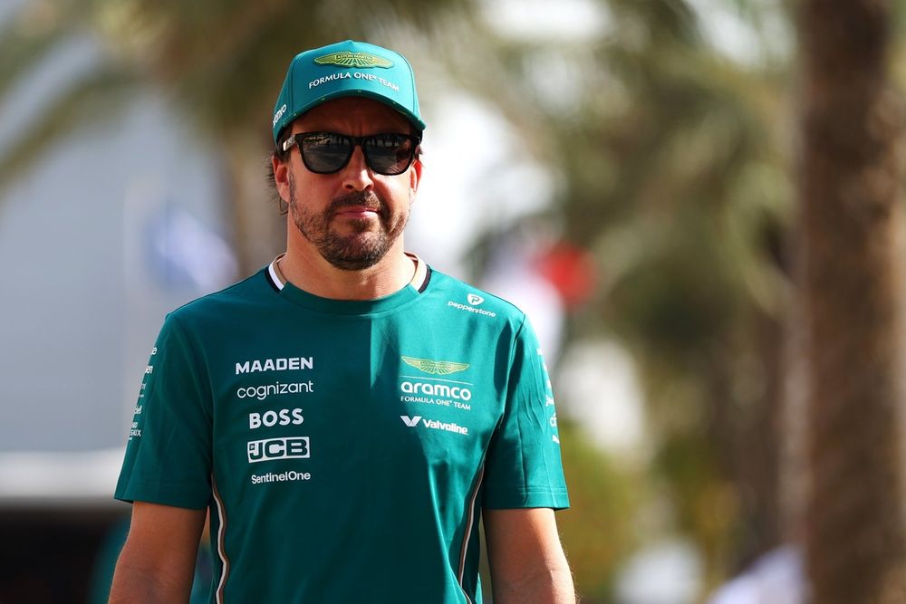 images-mgl-2eAooyj2-s1000-fernando-alonso-aston-martin-r