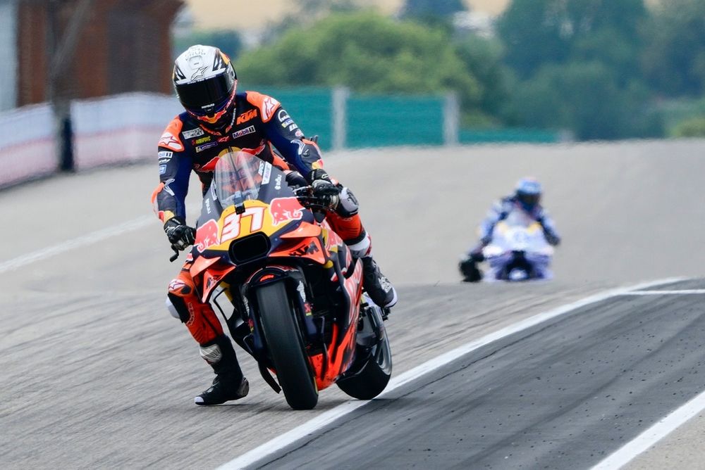 images-mgl-Y99kzQAY-s1000-pedro-acosta-red-bull-ktm-fact