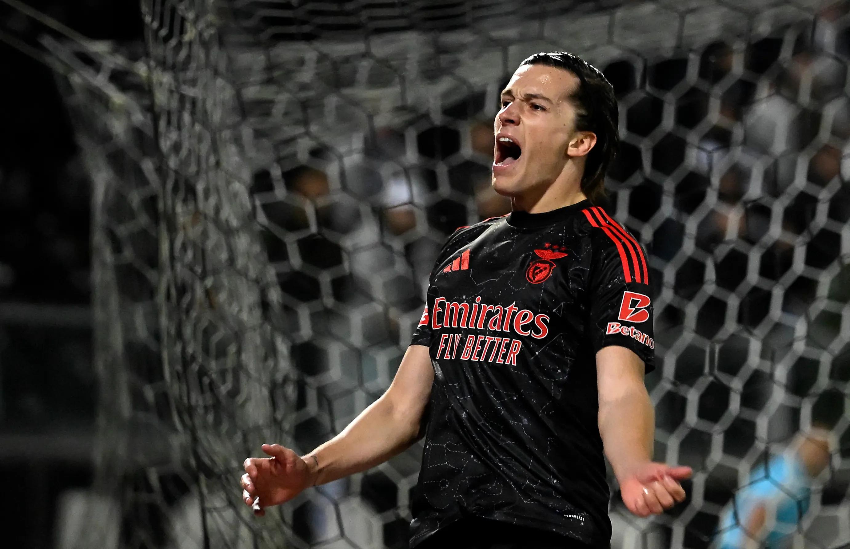 transform-336247c1-95dd-4537-a9ae-52b4c476fc8e-Benfica-s-defender-Alvaro-Fernandez-Carreras-celebrates-during-the-match-against-Vitoria-Guimaraes-SC-on-April-19-2025
