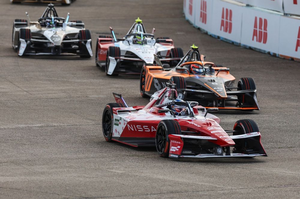 images-mgl-0ZR9On80-s1000-oliver-rowland-nissan-formula-