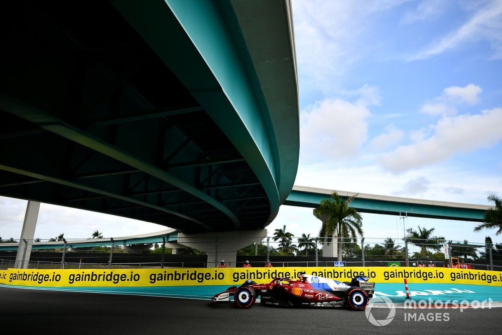 images-mgl-0ZR9rWR0-s1000-lewis-hamilton-ferrari