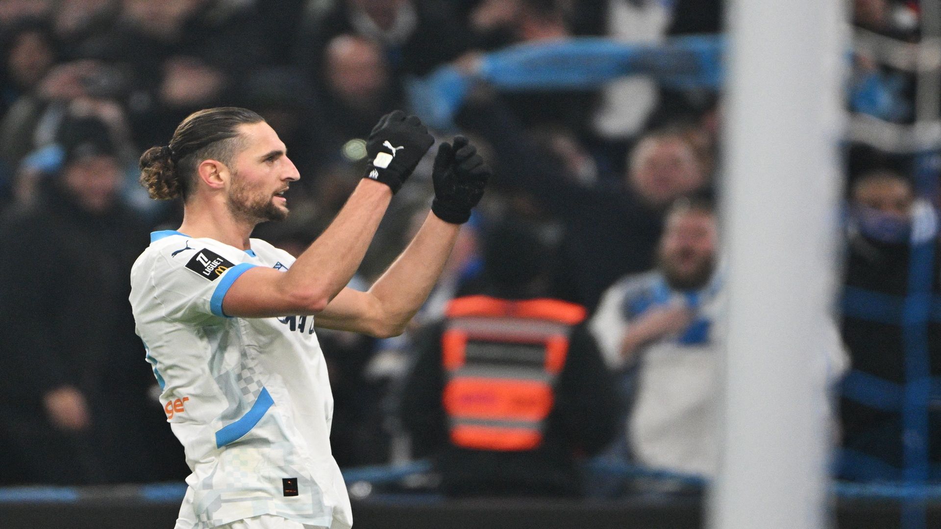 images-v3-blt0b35dcb30656a300-GettyImages-2196767953