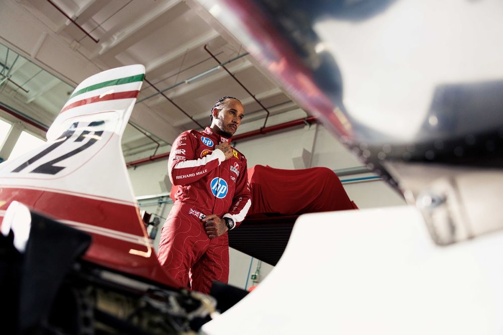 images-mgl-2d1knmZY-s1000-lewis-hamilton-ferrari