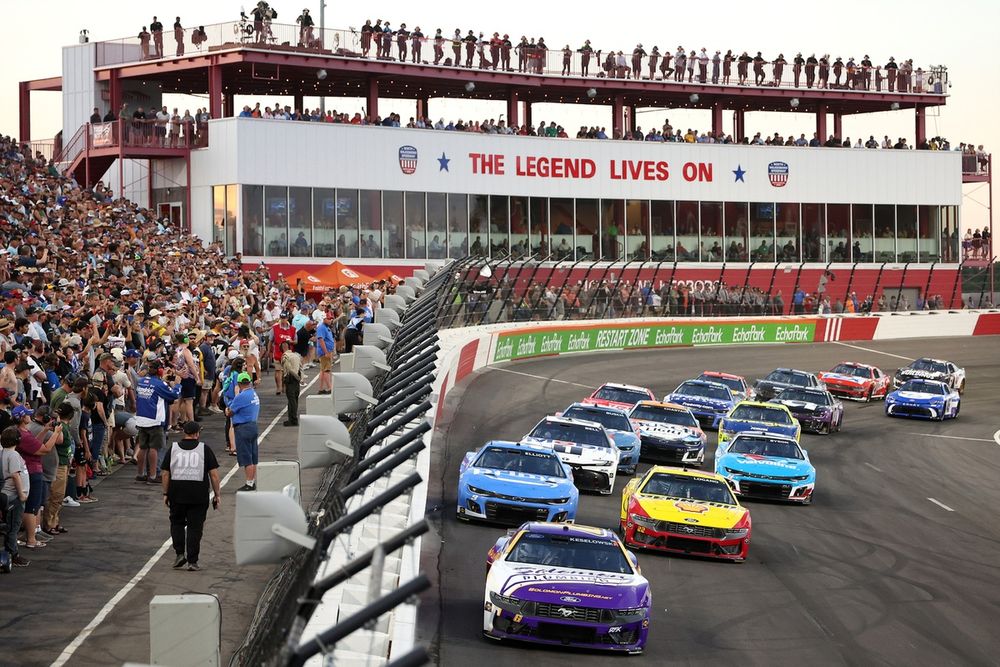 images-mgl-2GzXvNQ0-s1000-brad-keselowski-roush-fenway-k