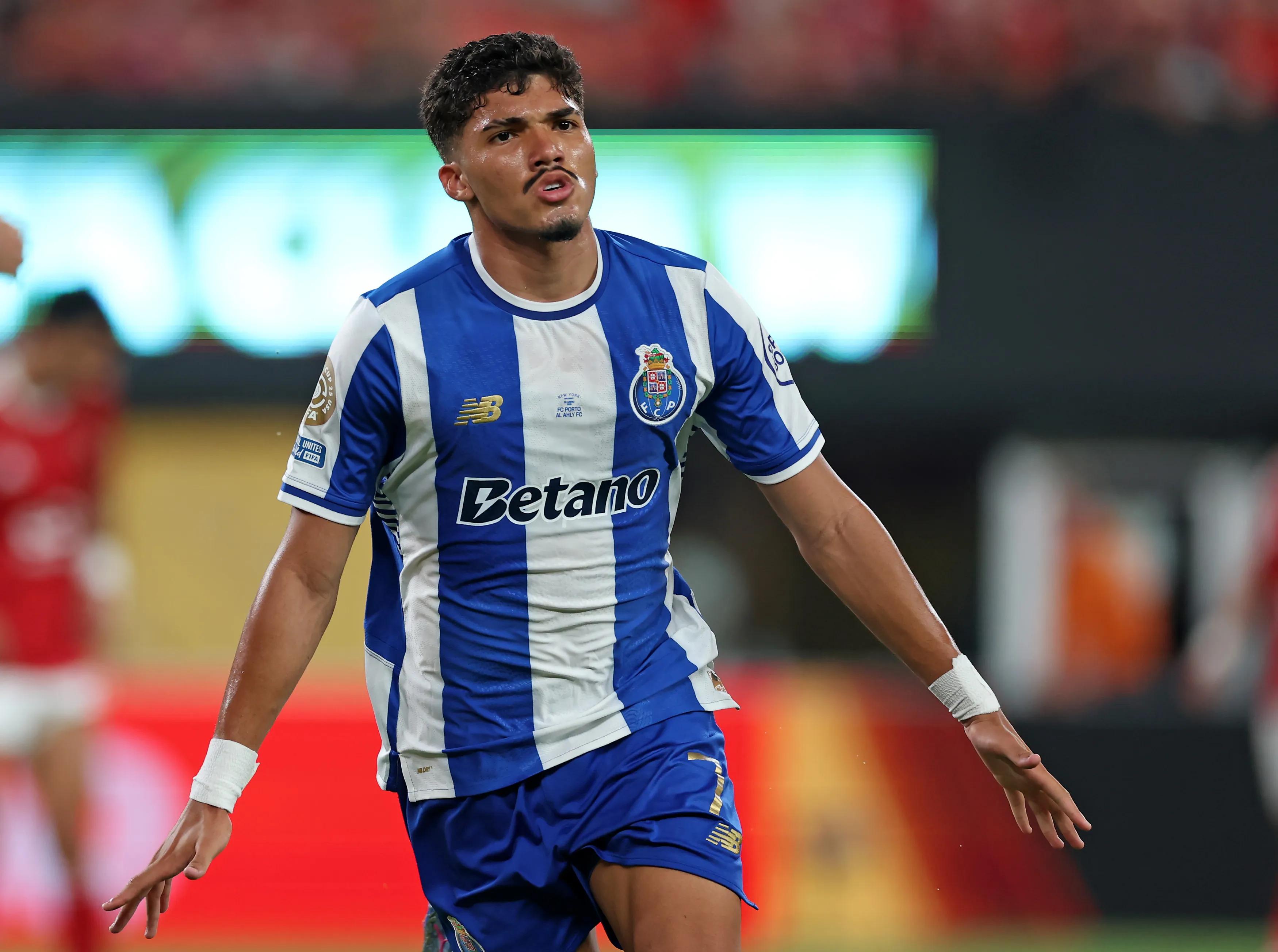 transform-e75c99b3-54e8-478e-a1c2-bff8ab9064ba-William-Gomes-celebrates-FC-Porto