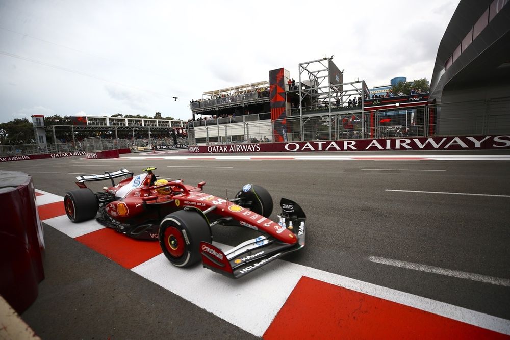 images-mgl-6l9rBk40-s1000-lewis-hamilton-ferrari