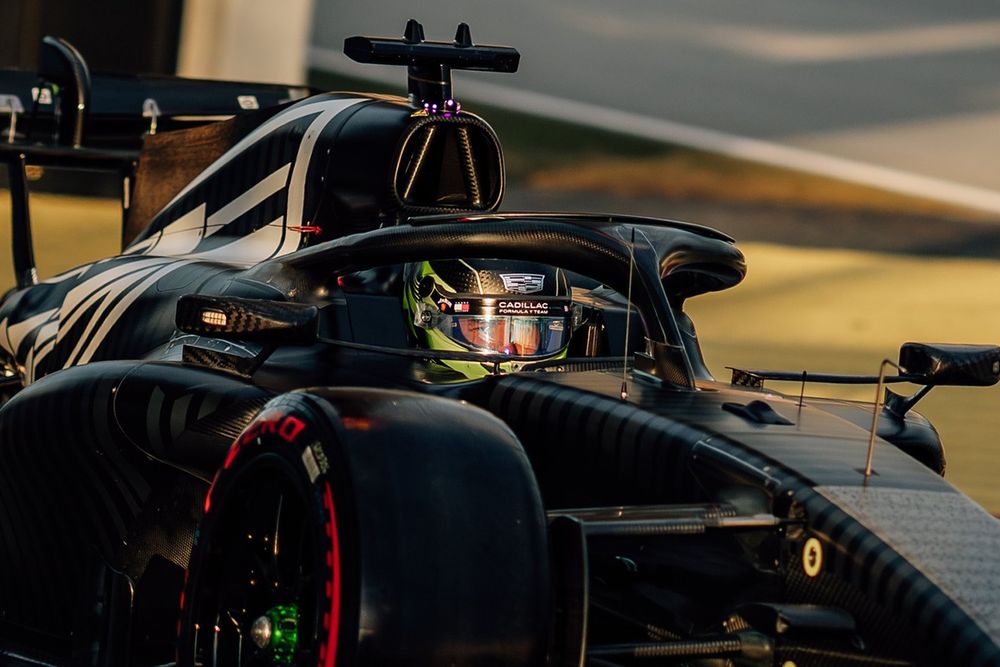 images-mgl-68VWjQ92-s1000-sergio-perez-cadillac-f1-team