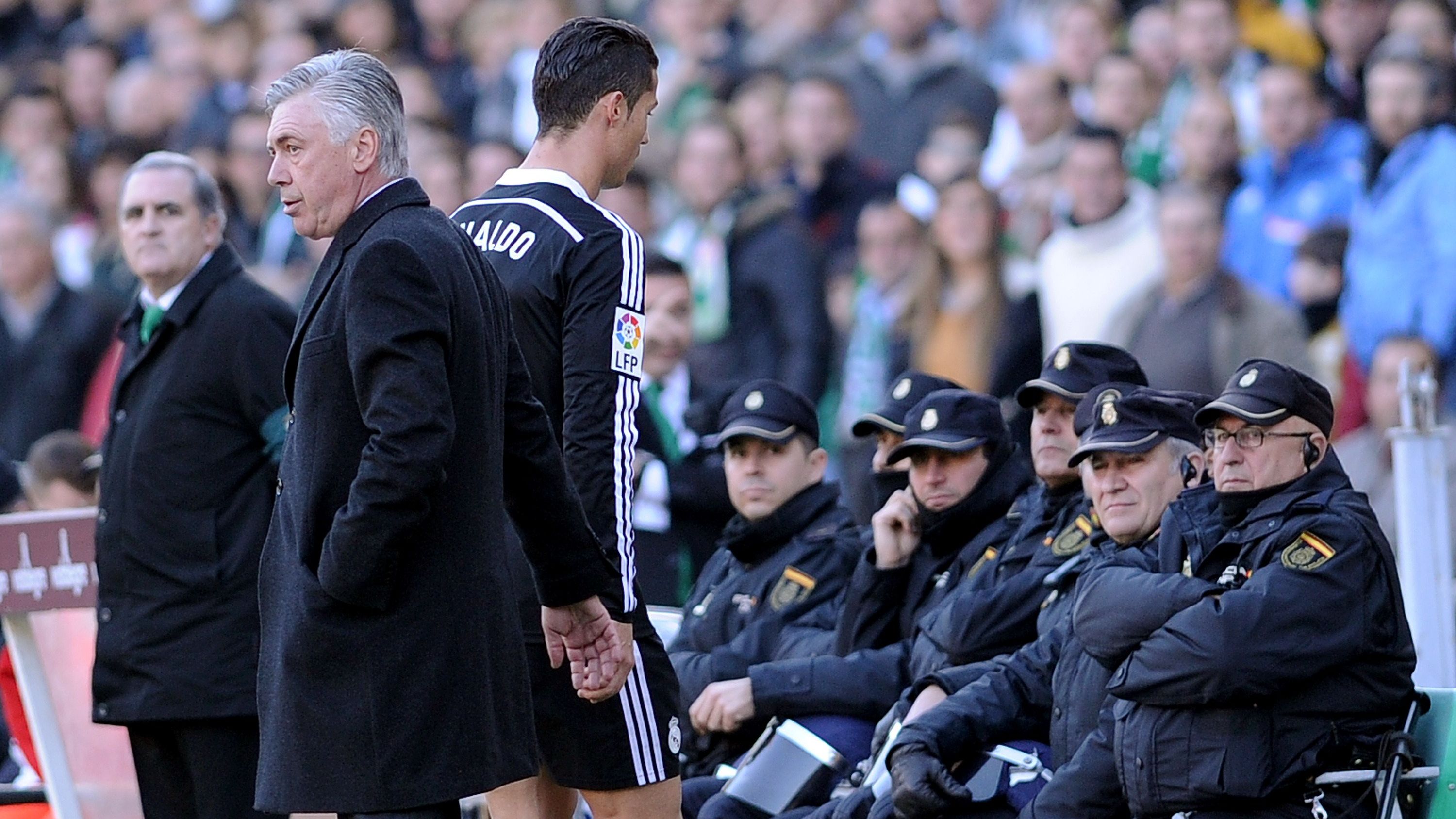 images-v3-getty-462077490-crop-MM5DGMBQGA5DCNRYHA5G433XMU5DAORVGQ======-GettyImages-462077490