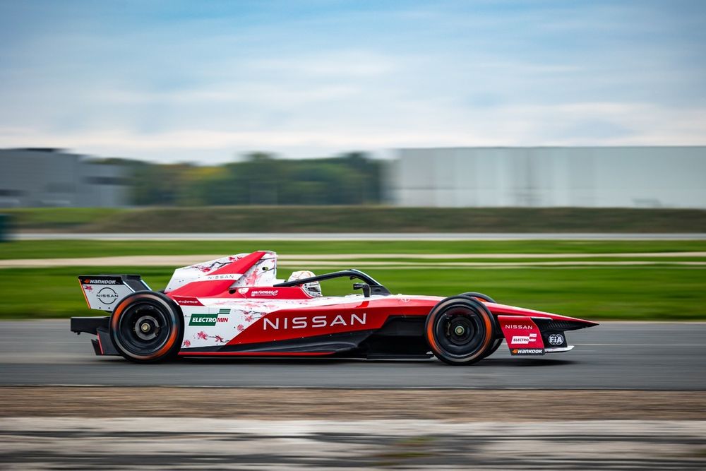images-mgl-YW7889BY-s1000-nissan-formulae