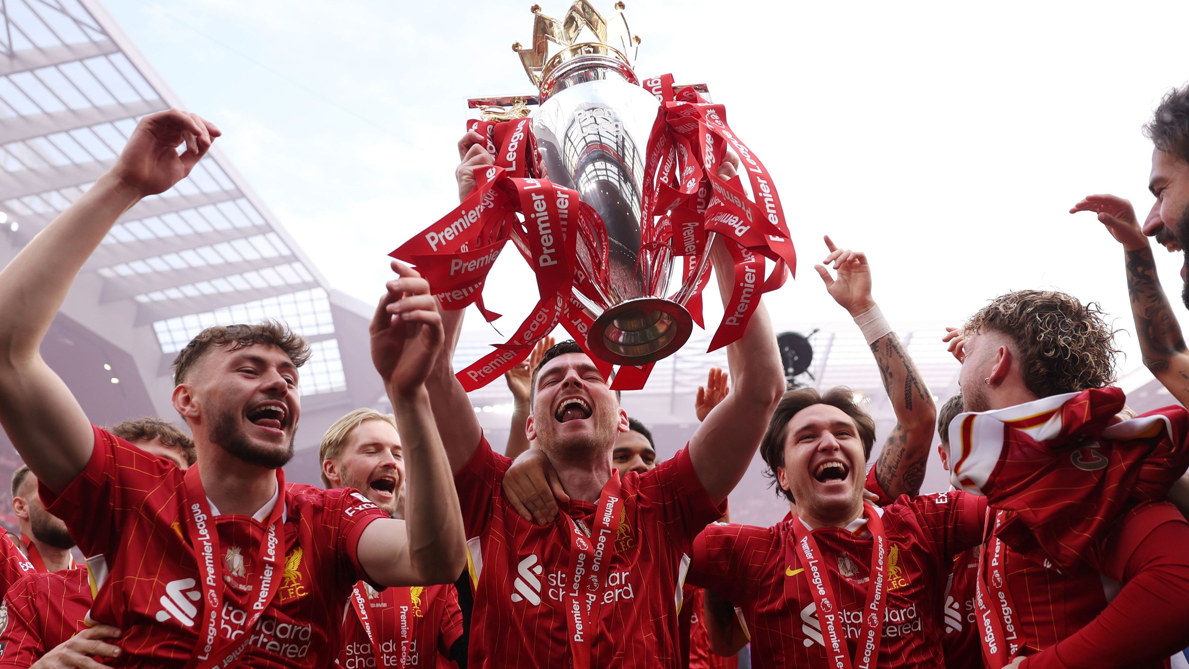 images-v3-getty-2216998364-crop-MM5DIMBQGM5DEMRVGI5G433XMU5DKOJSHIYTSNY=-GettyImages-2216998364