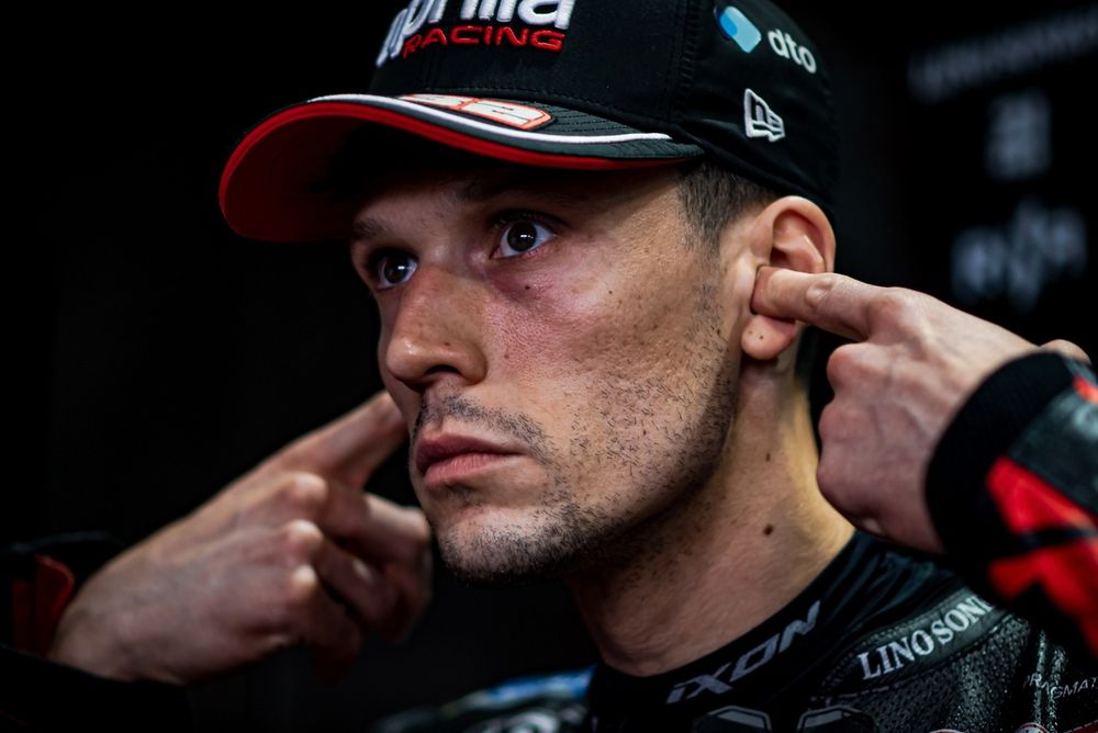 images-mgl-2jXPnaP6-s1000-lorenzo-savadori-aprilia-racin