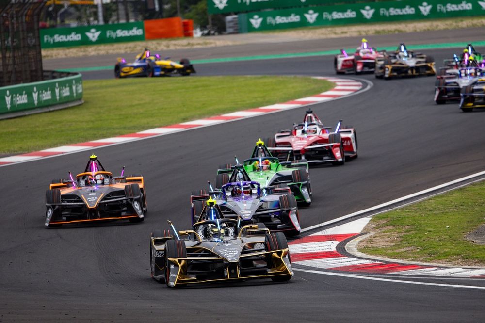 images-mgl-2y3eJNy6-s1000-maximilian-guenther-ds-penske