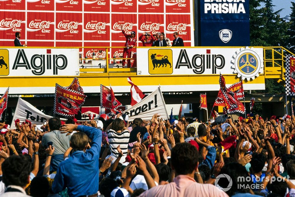images-mgl-YpNy7730-s1000-the-ferrari-drivers-arrive-on--1
