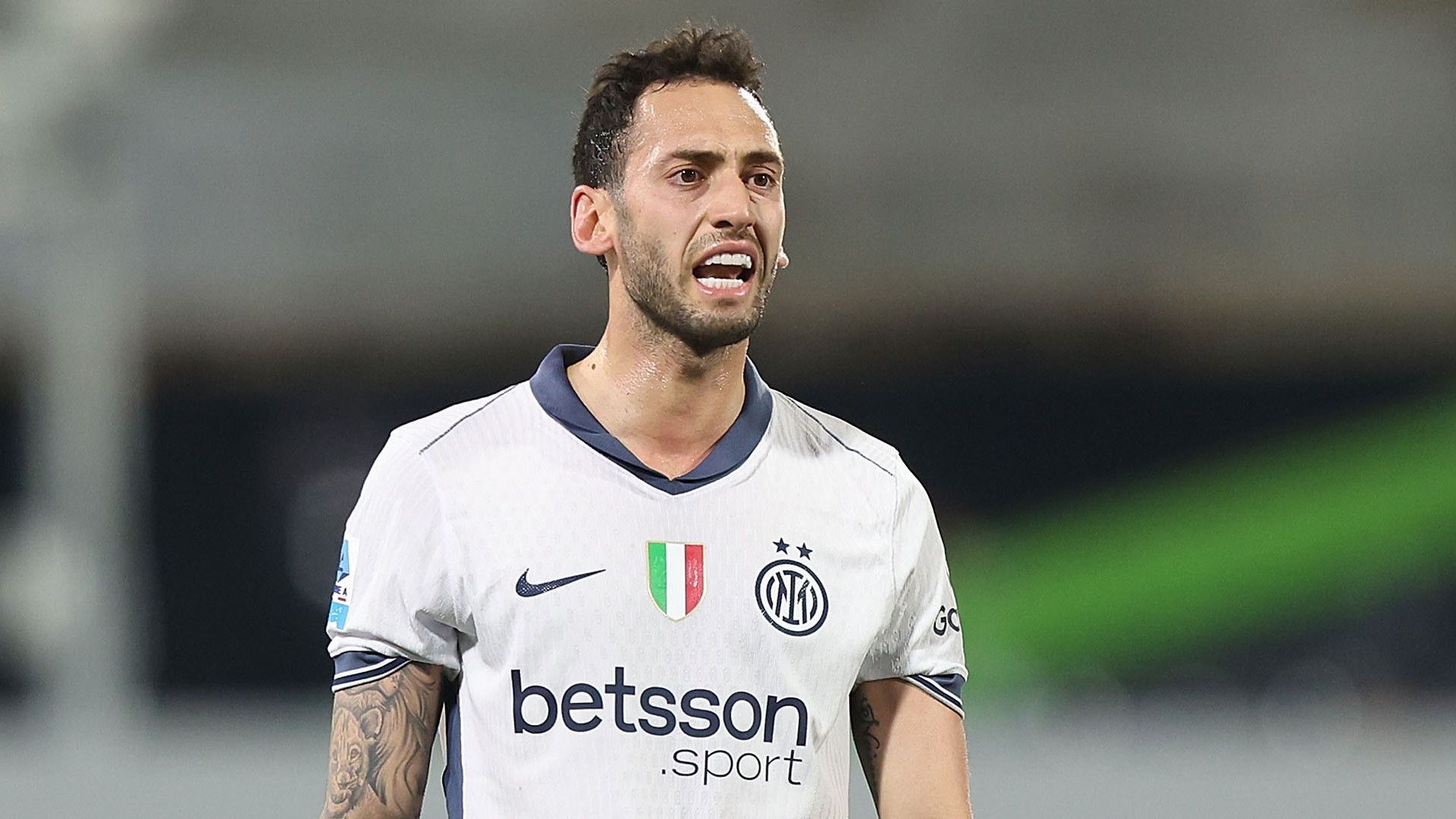 images-v3-blt9a4d193222e1360a-crop-MM5DCOJSGA5DCMBYGA5G433XMU5DCMRQHIYA====-Calhanoglu%20Desktop