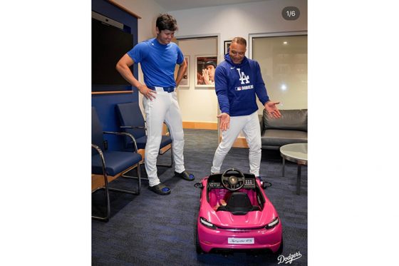 wp-content-uploads-2025-06-05084919-20250605_ohtani_roberts2_of-560x373