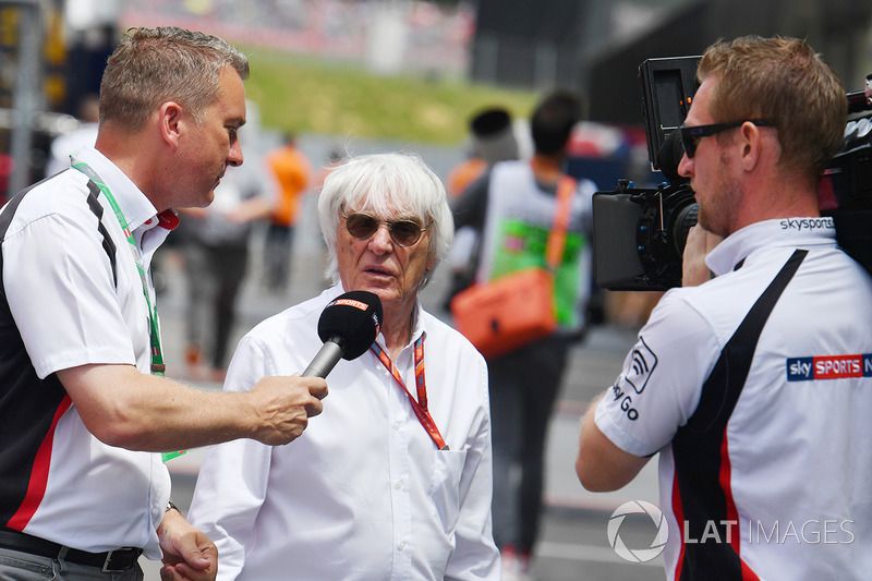 images-mgl-6zMVlpPY-s1000-f1-austrian-gp-2017-craig-slater-sky-tv-talks-with-bernie-ecclestone