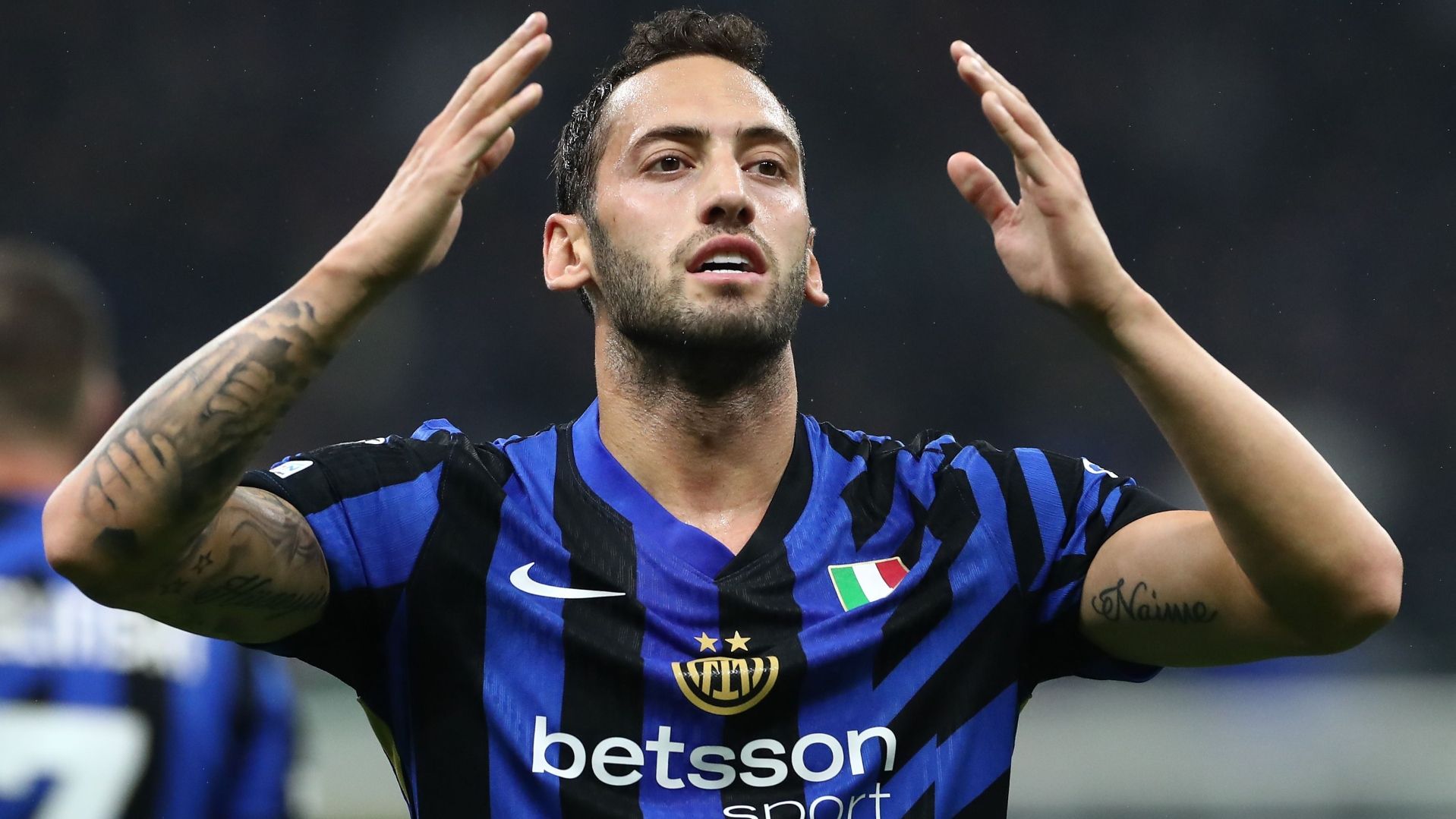 images-v3-bltaee482656b8a977f-crop-MM5DCOJRHA5DCMBXHE5G433XMU5DAORR-calhanoglu%20(3)