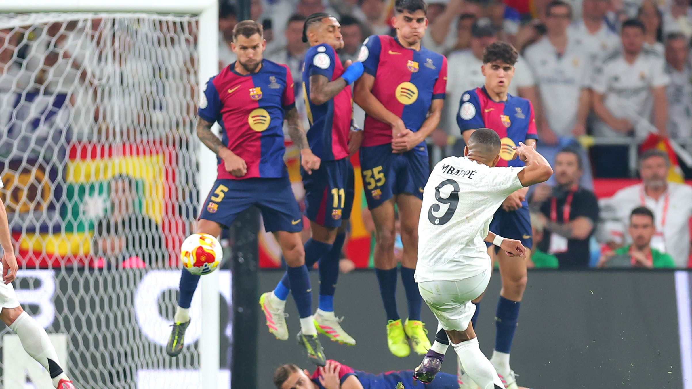 images-v3-getty-2212141817-crop-MM5DENBQGU5DCMZVGM5G433XMU5DCMBUGQ5DMNRX-GettyImages-2212141817