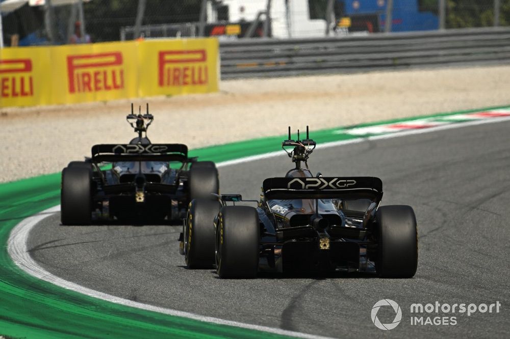 images-mgl-0L1apvj2-s1000-cars-being-filmed-for-new-f1-f-1