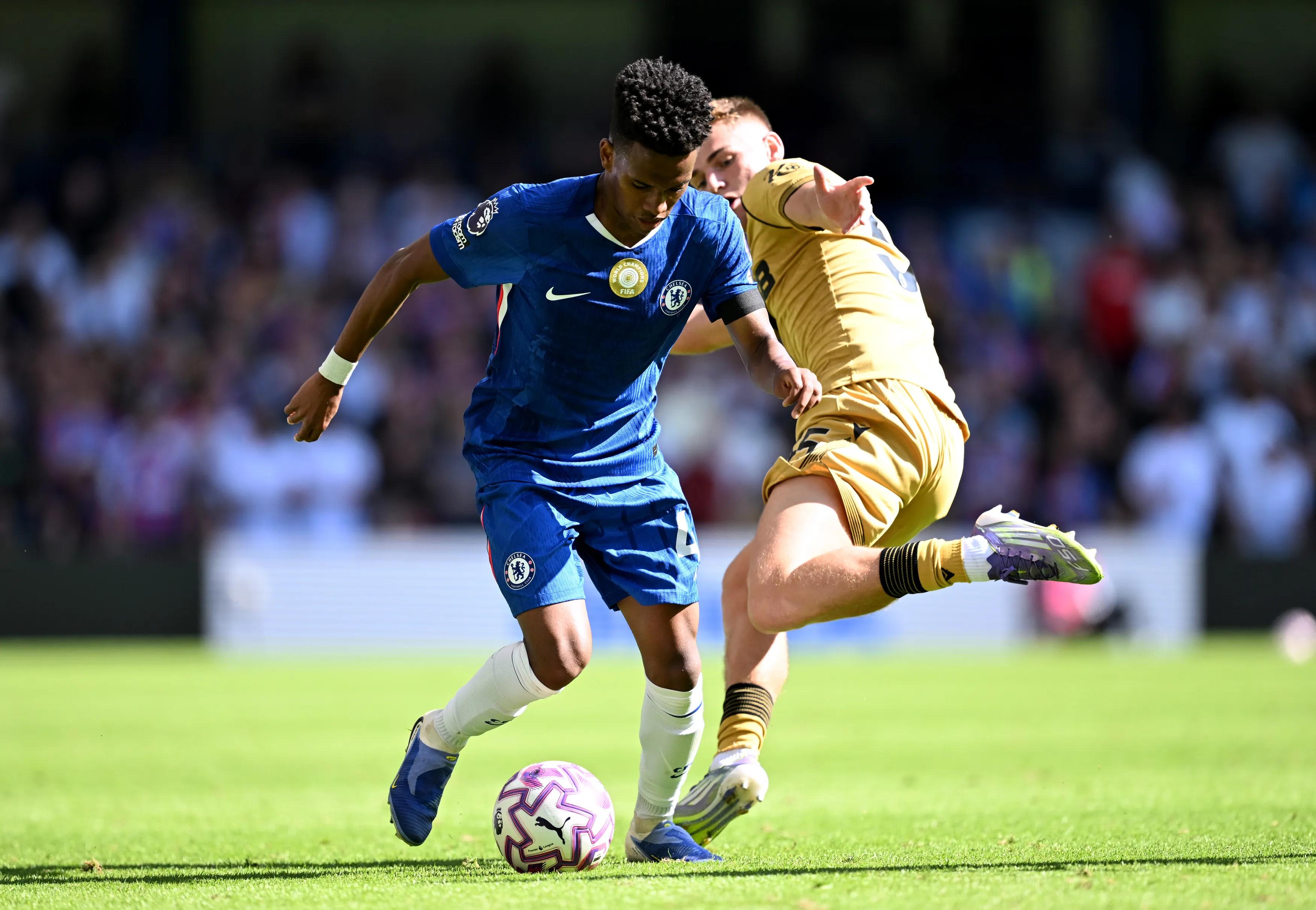 transform-82569803-c1e8-46ca-97c2-fb6e8fc1a52b-Estevao-of-Chelsea-is-challenged-by-Justin-Devenny-of-Crystal-Palace-during-the-Premier-League-match-between-Chelsea-and-Crystal-Palace-at-Stamford-Bridg