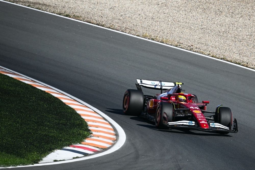 images-mgl-YKE7Jek0-s1000-lewis-hamilton-ferrari