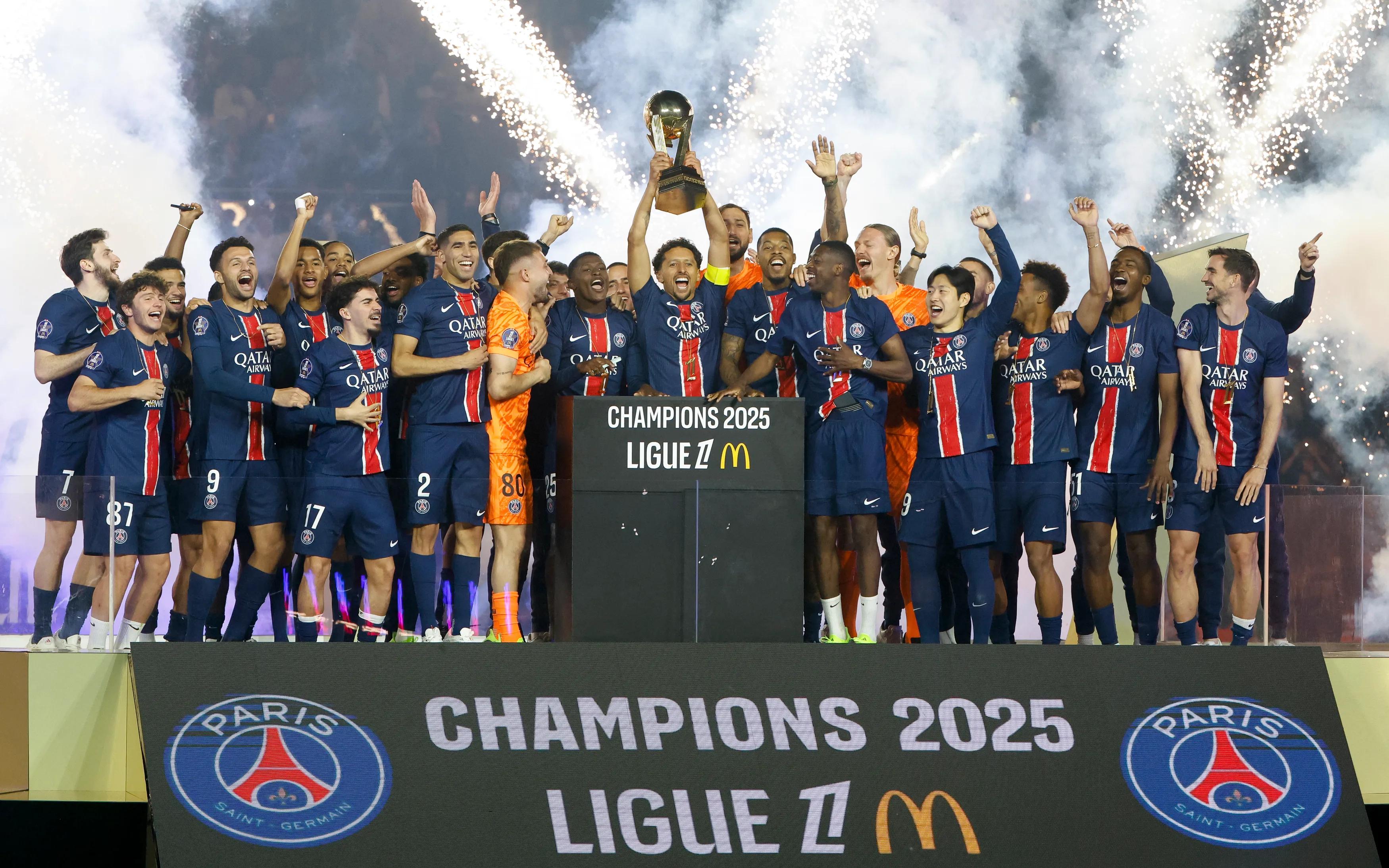 transform-17a10752-9251-4b47-bdf6-5cea979b03ea-Paris-Saint-Germain-celebrate-with-the-trophy-after-winning-the-2024-25-Ligue-1