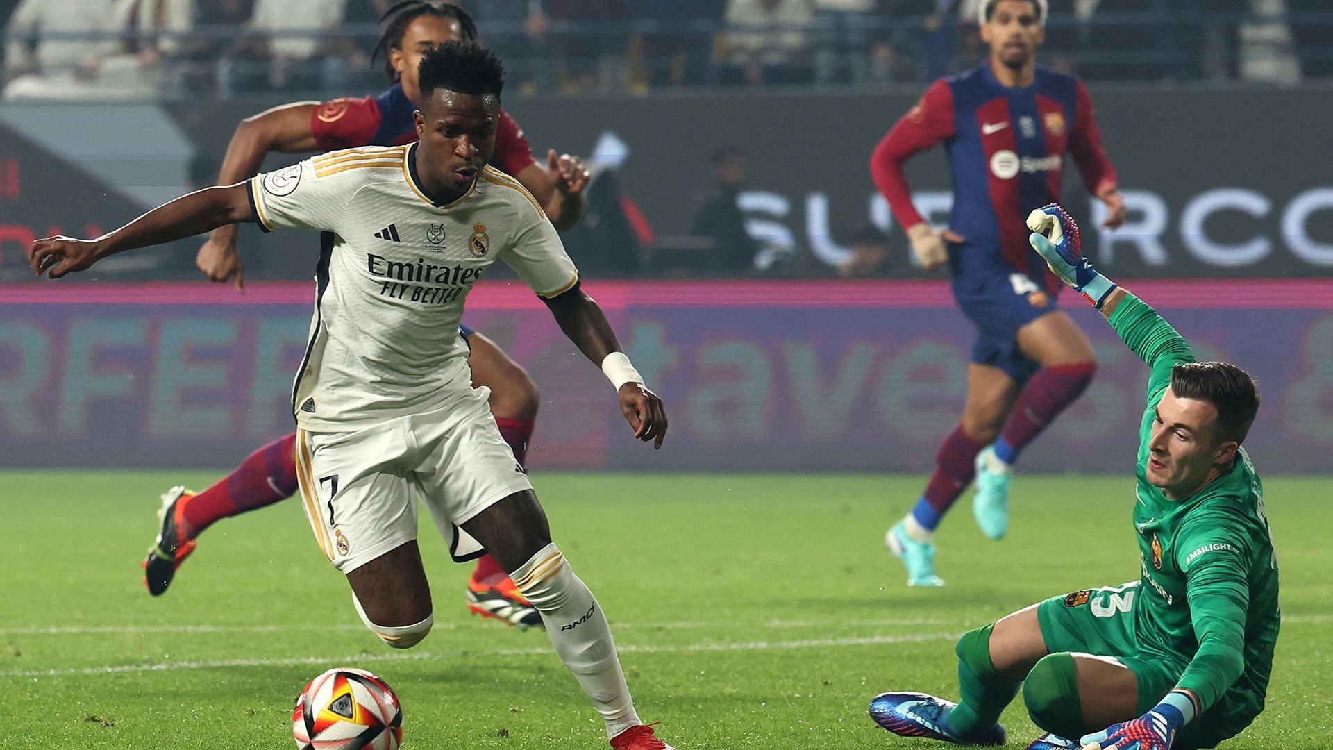 images-v3-blt0c2cec09972a7644-GettyImages-1925903956