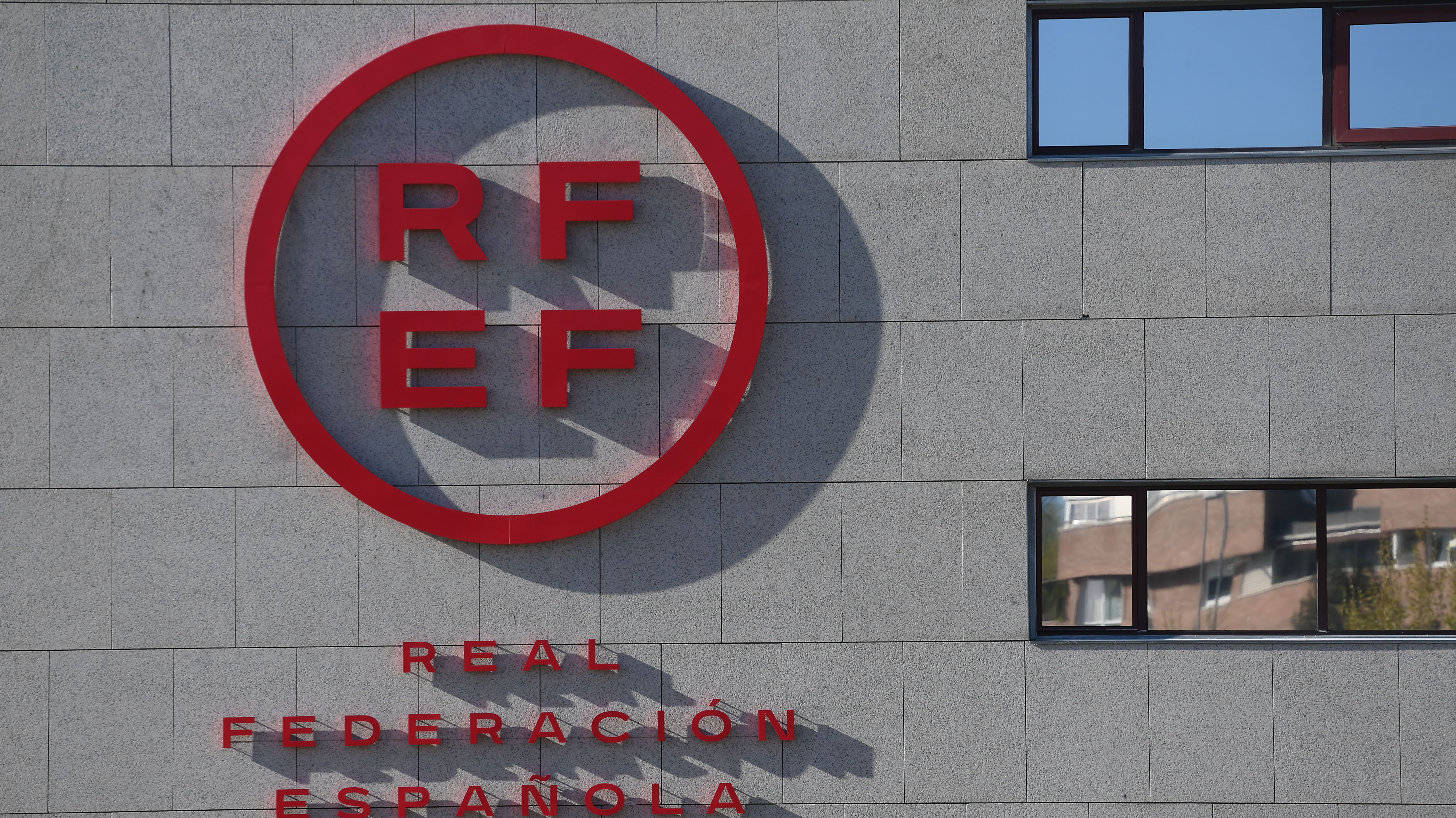 images-v3-getty-2136354662-crop-MM5DKMBWHA5DEOBVGE5G433XMU5DAORQ-GettyImages-2136354662